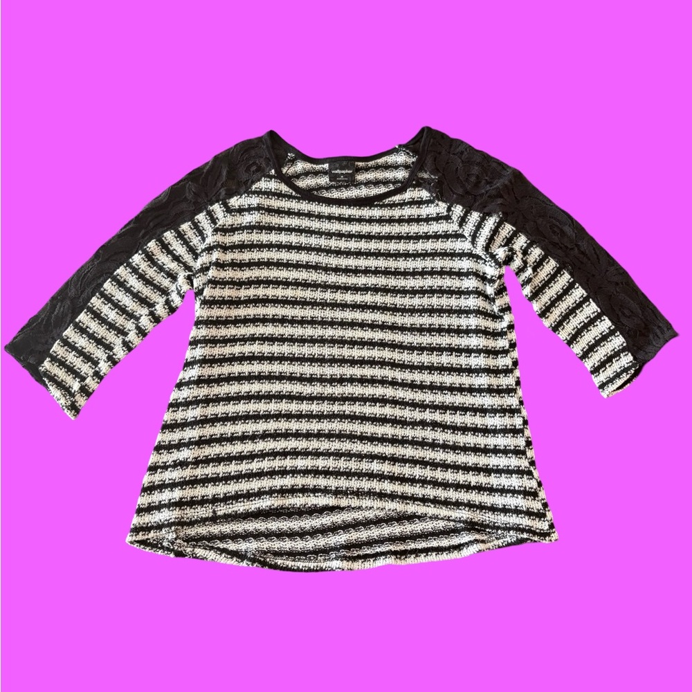 Striped Black and White wallpaper 3/4 sleeve lace detail top women’s size M